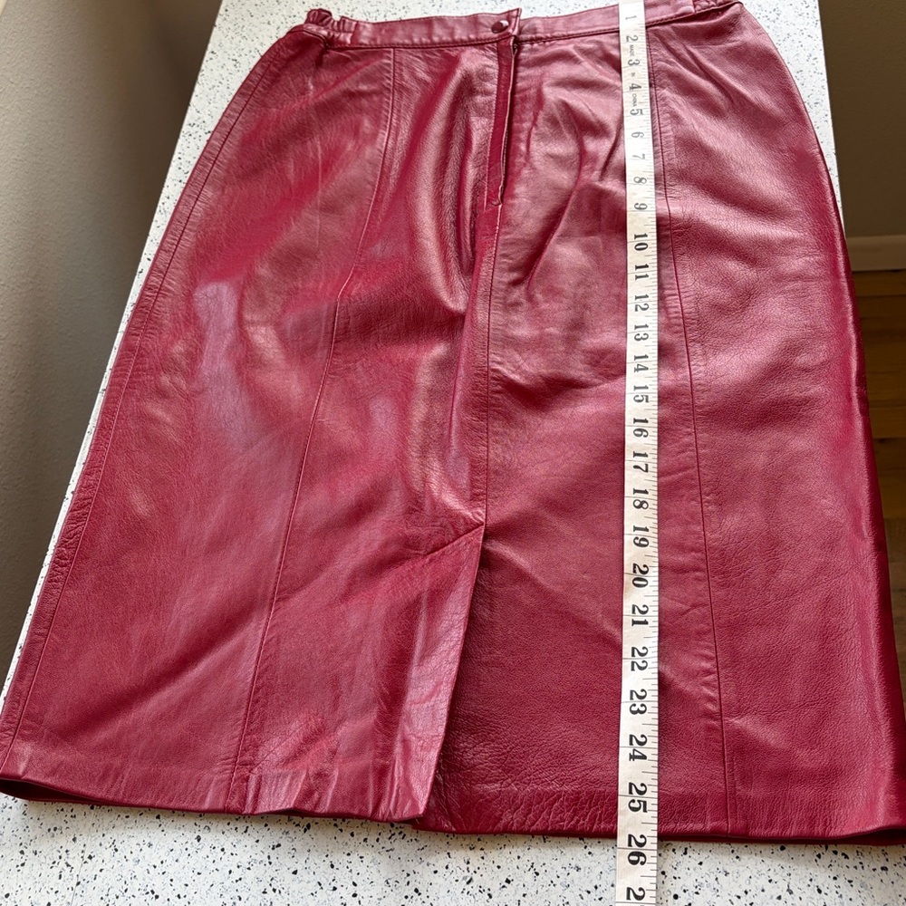 Vintage burgundy soft leather skirt size 6 or 8 knee length kick - Picture 8 of 9